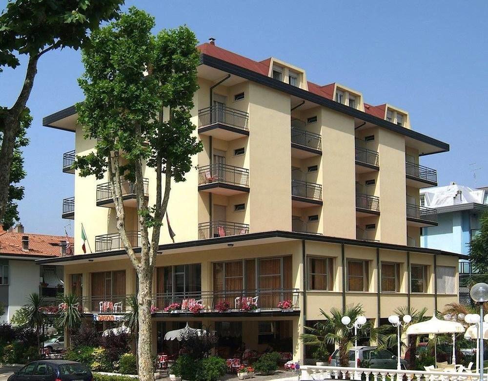 Hotel Devon Rooms & Breakfast Cesenatico Exterior foto
