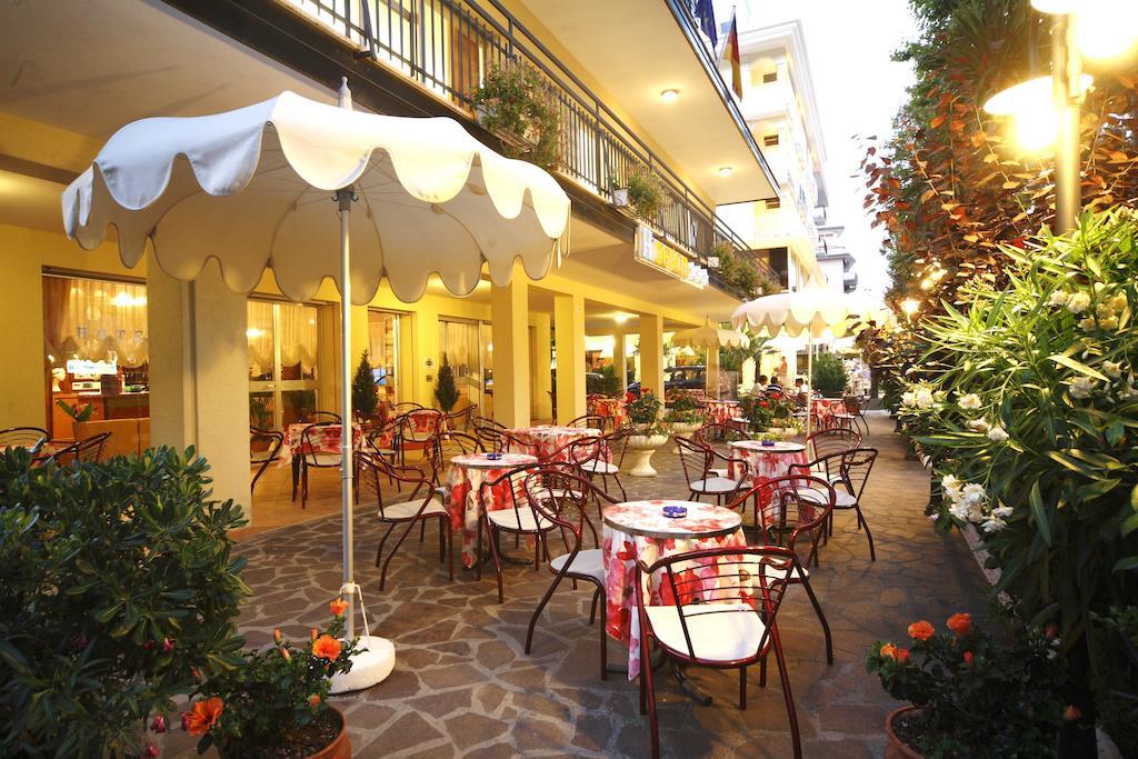 Hotel Devon Rooms & Breakfast Cesenatico Exterior foto