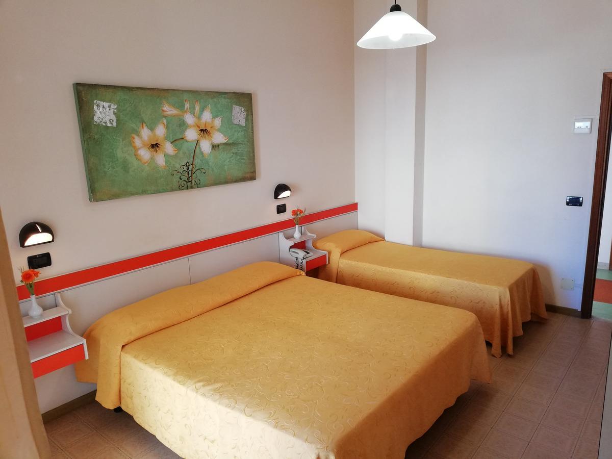 Hotel Devon Rooms & Breakfast Cesenatico Exterior foto